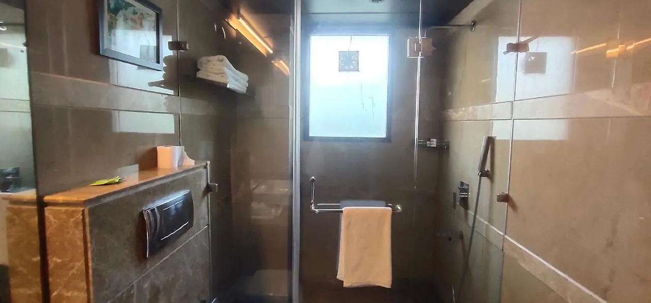 ניו דלהי Ikhaya Hotel The Highline