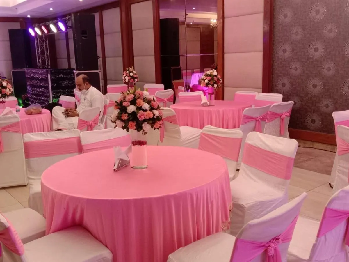 Ikhaya Hotel The Highline New Delhi